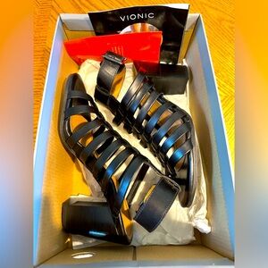 Vionic Women's Perk Sami Strappy Sandal black leather Women size 7 (New in box)